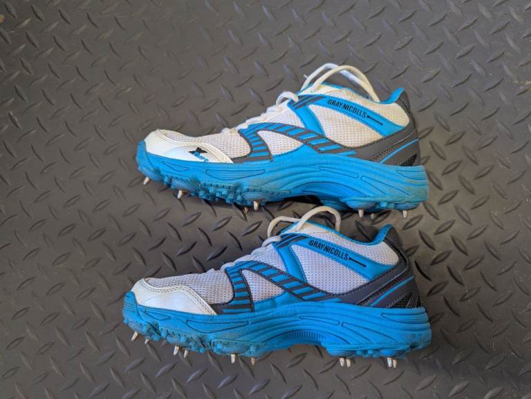 Gray Nicolls Youth Cricket shoes - size 5