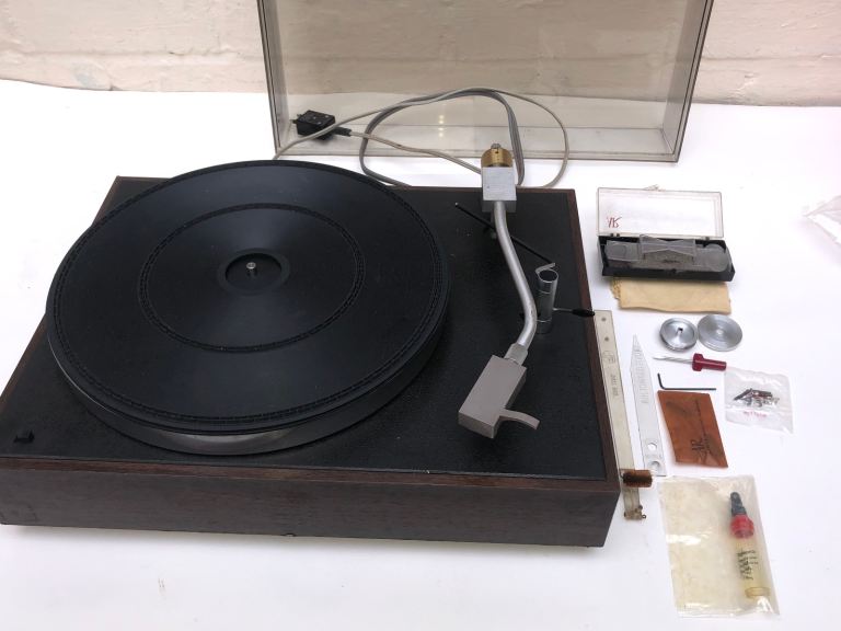 AR (Acoustic Research)  Record Player Turntable with Accessories – Good Condition