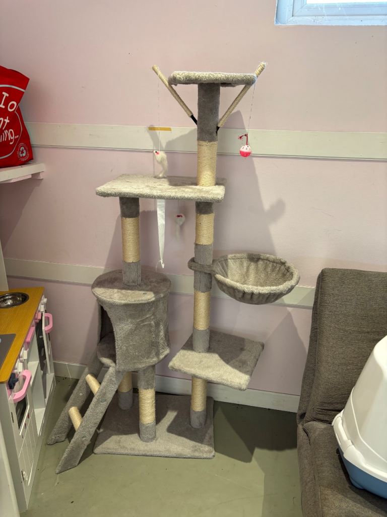 Cat tree