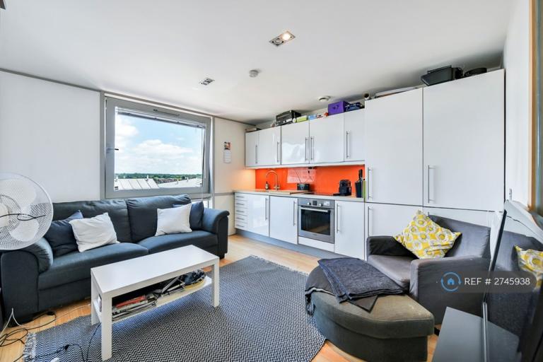 1 bedroom flat in Richmond Road, Kingston, KT2 (1 bed) (#2745938)