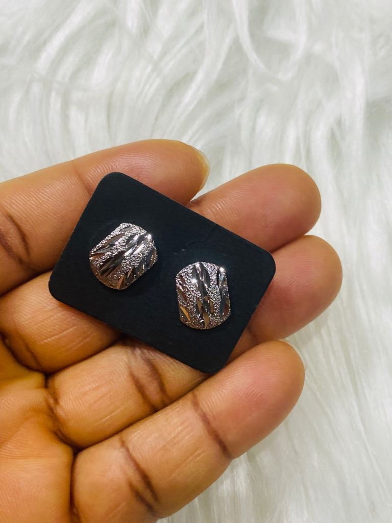 Beautiful stud earrings 2