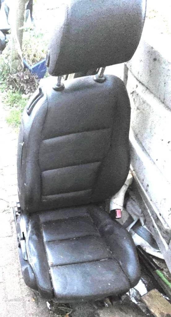VINYL LEATHER RACE Type BUCKET CAR SEAT. BLACK DRIVERS SIDE