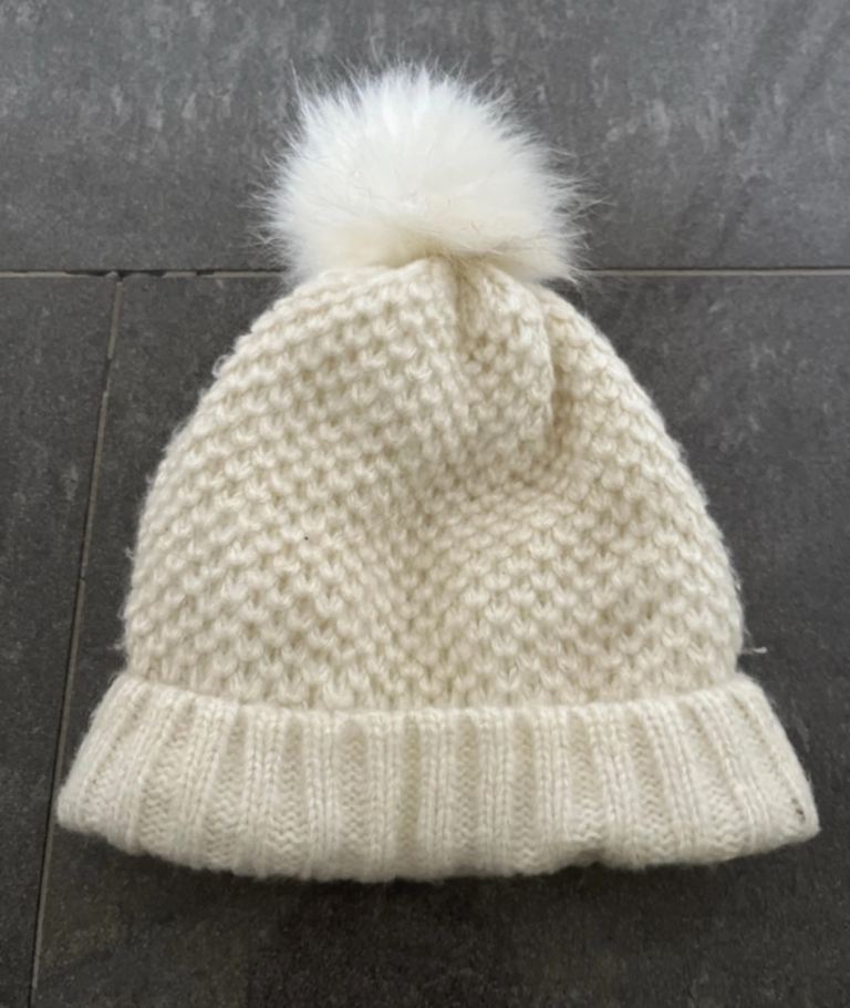  Lined knitted hat 