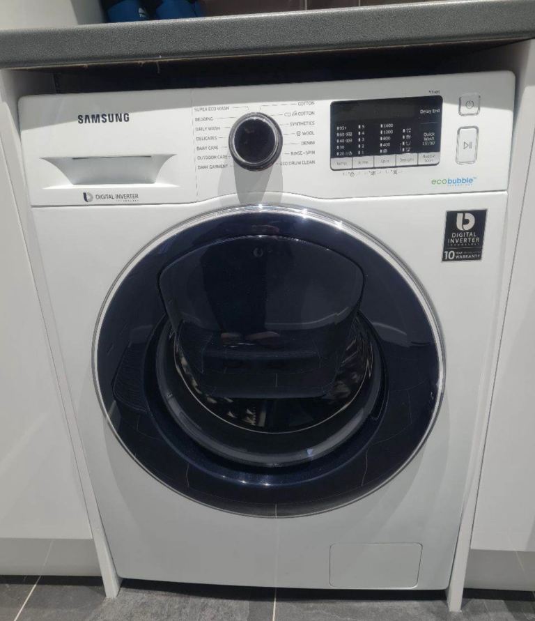Samsung Added Wash Washing Machine 8kg Eco Bubble 1400 Spin immaculate condition Can deliver 