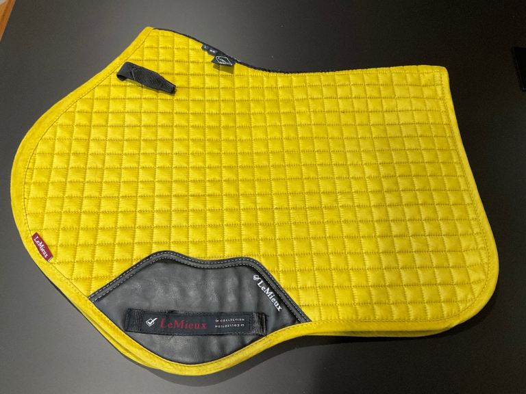 LeMieux Prosport Plain Suede GP Square saddle pad. Large
