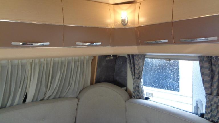 Hobby 645 VIP 5 BERTH,FIXED BED CARAVAN IN CLEAN CONDITION. 2010