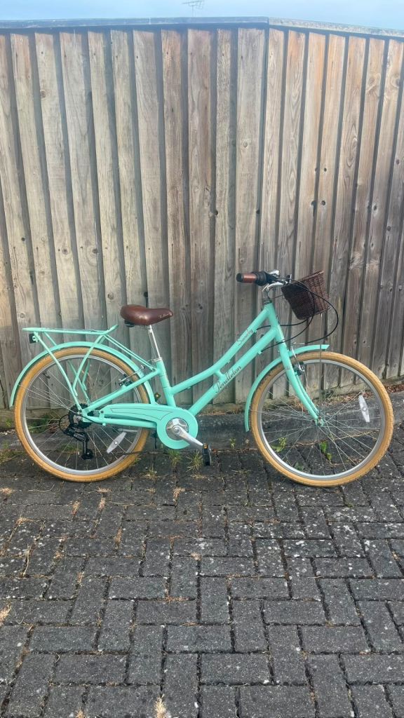 Girls Victoria Pendleton bike 