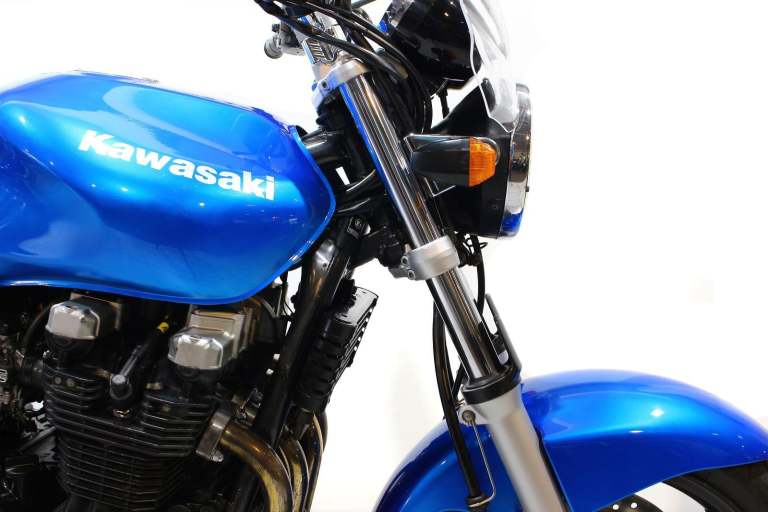 Kawasaki ZR7