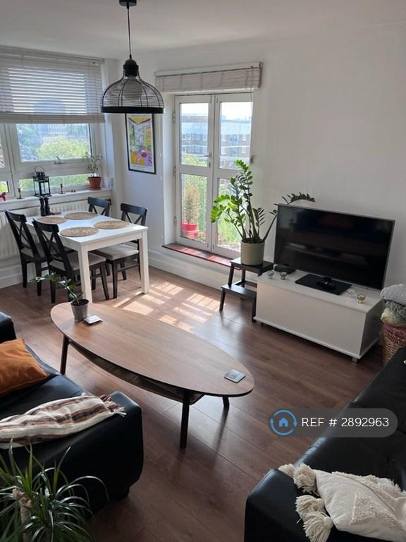 2 bedroom flat in Thomas Hollywood House, London, E2 (2 bed) (#2892963)