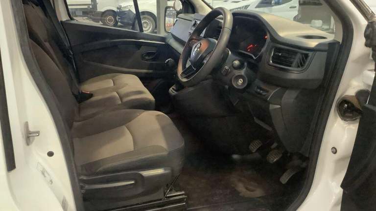 2022 Renault Trafic 2.0 dCi Blue LL30 Business L2 H1 Euro 6 (s/s) 5dr PANEL VAN Diesel Manual