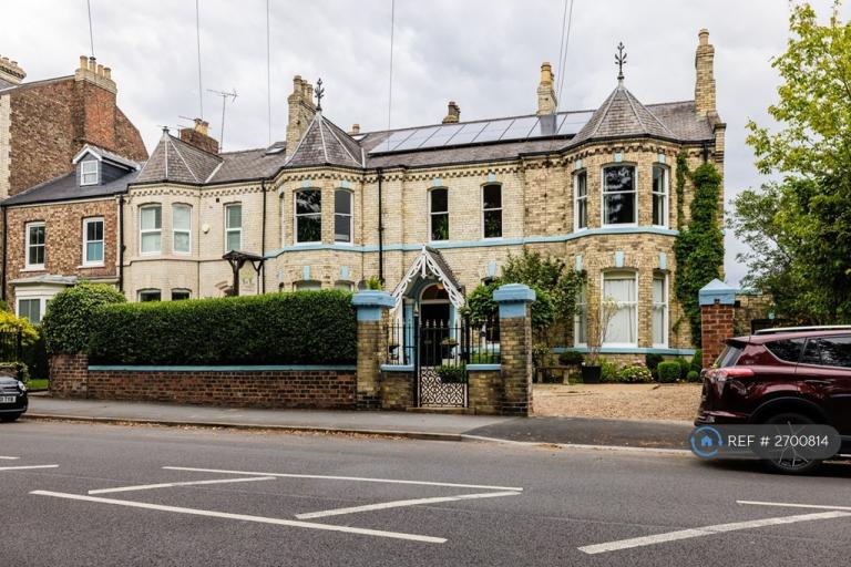 1 bedroom flat in Acomb Road, York, YO24 (1 bed) (#2700814)