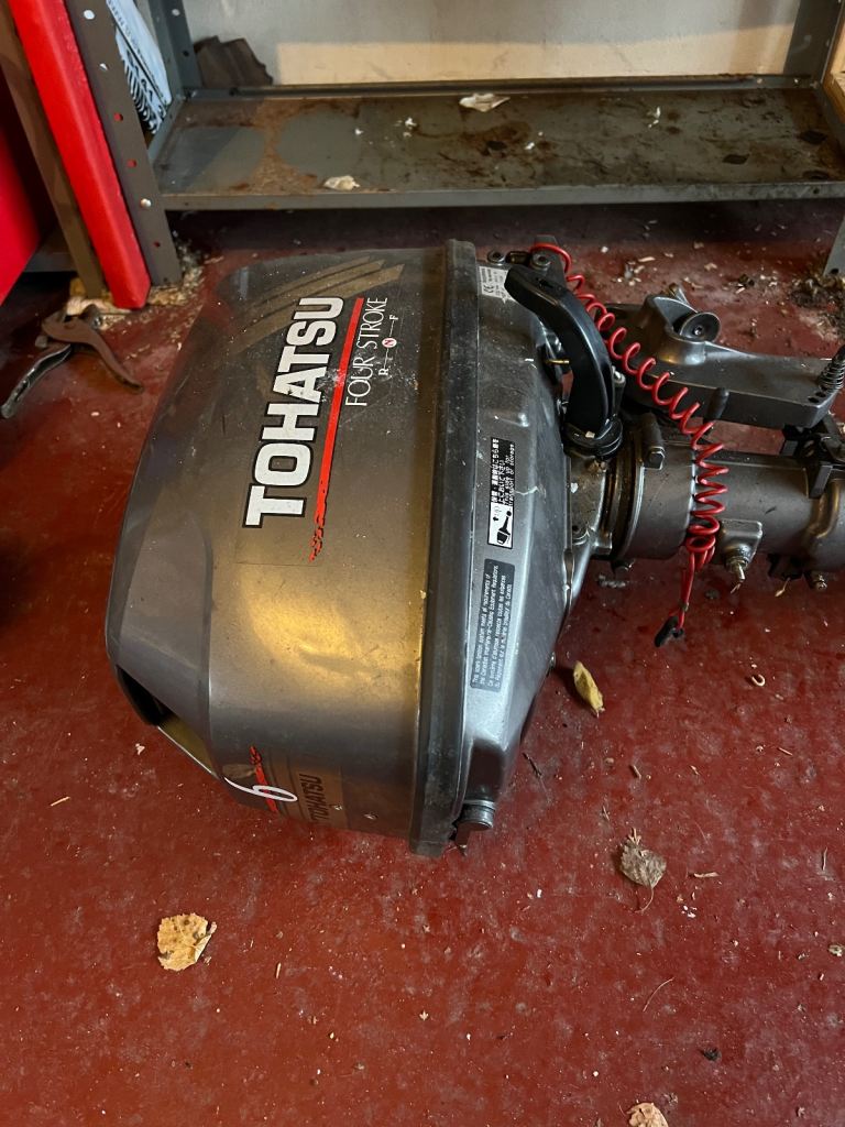 6HP Tohatsu, 4-Stroke tiller Outboard long shaft