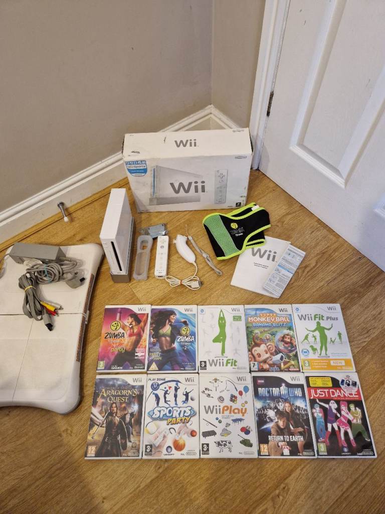 Nintendo Wii Boxed w/Games & Wii Fit Board Can Deliver