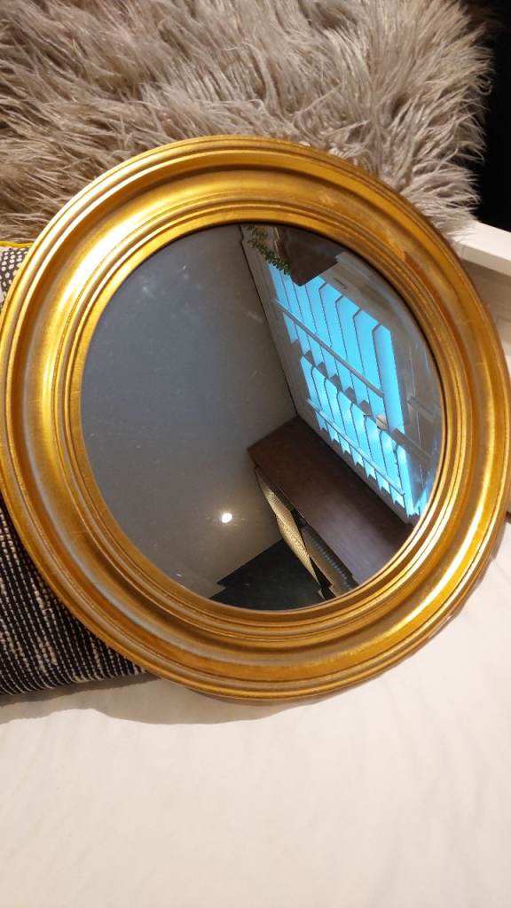 Georgian-style Gold round wood wall mirror - 21"/53.5cm