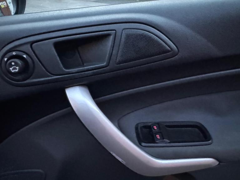 2010 Ford Fiesta 1.4 Zetec 5dr HATCHBACK PETROL Manual