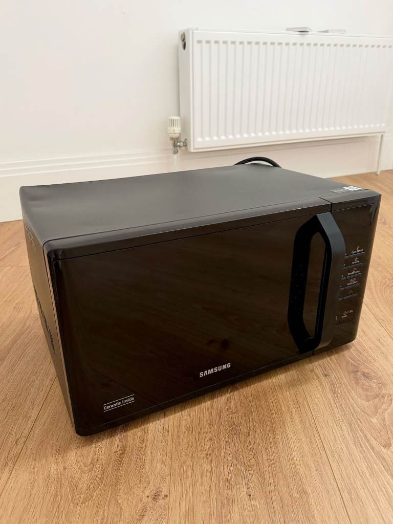 Samsung MS23K3513AK Black Microwave 23L Ceramic Inside, Minor Dent on Corner, Fully Working