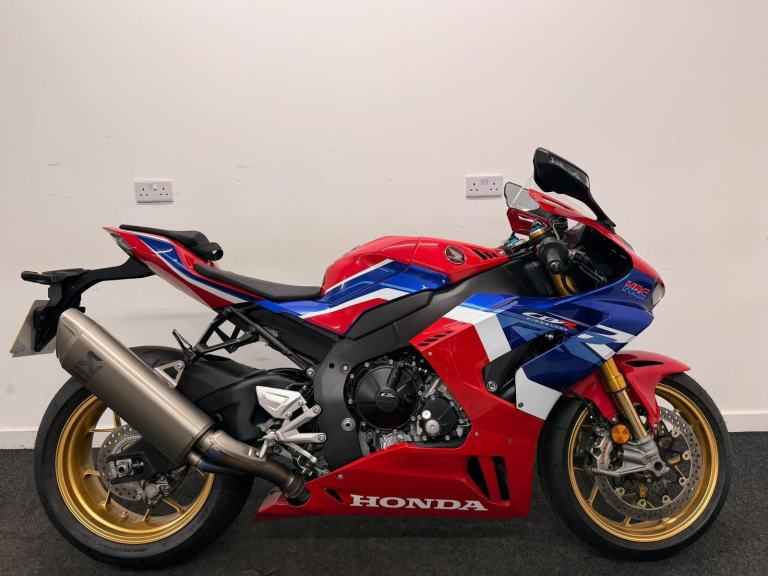 HONDA CBR-1000RR SP ** VERY LOW MILES - 12 MONTH MOT - AKRAPOVIC EXHAUST **