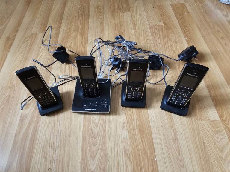 Panasonic kx-tg8561e Home phone 4 handsets - Excellent condition 