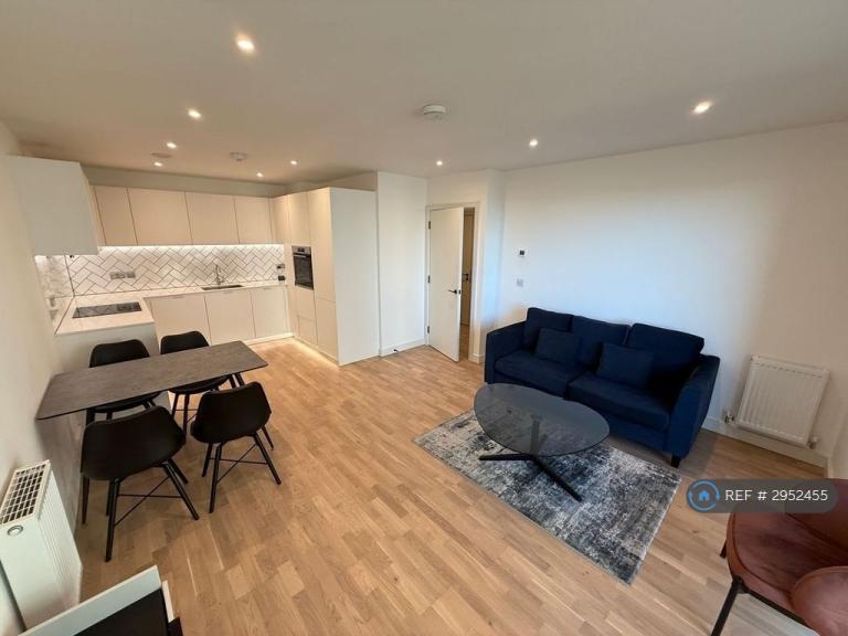1 bedroom flat in Arber House, Southall, UB1 (1 bed) (#2952455)