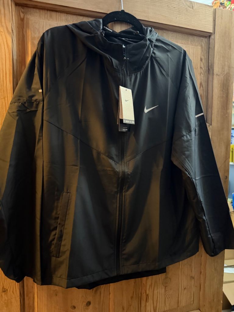 Nike running jacket size large new 