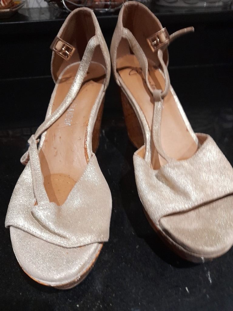 Clarks Ladies Gold Sparkly Shoes Size 4