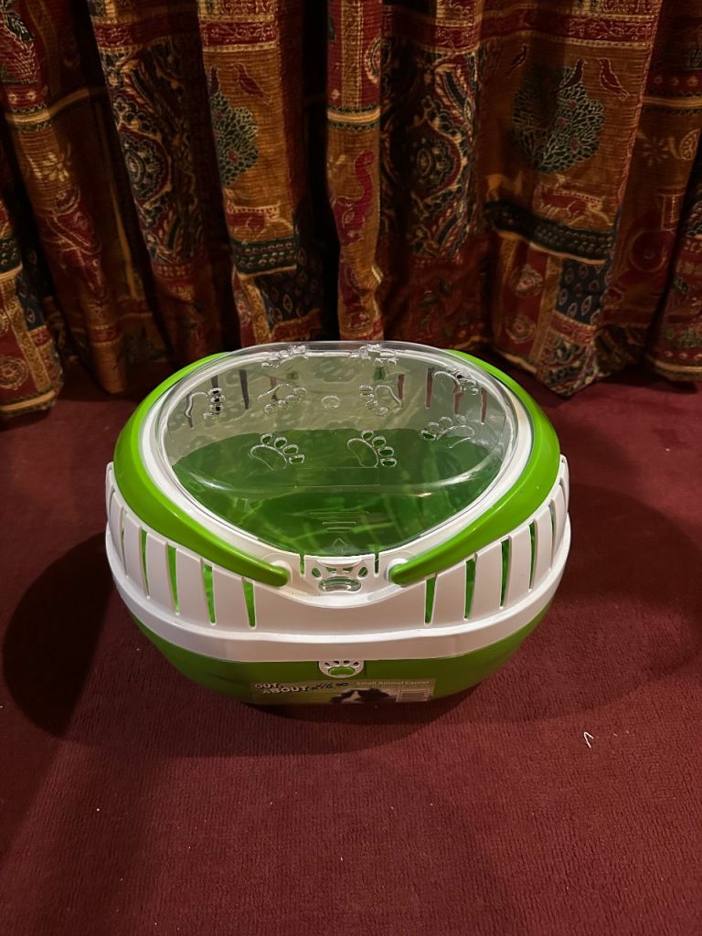 pet carrier