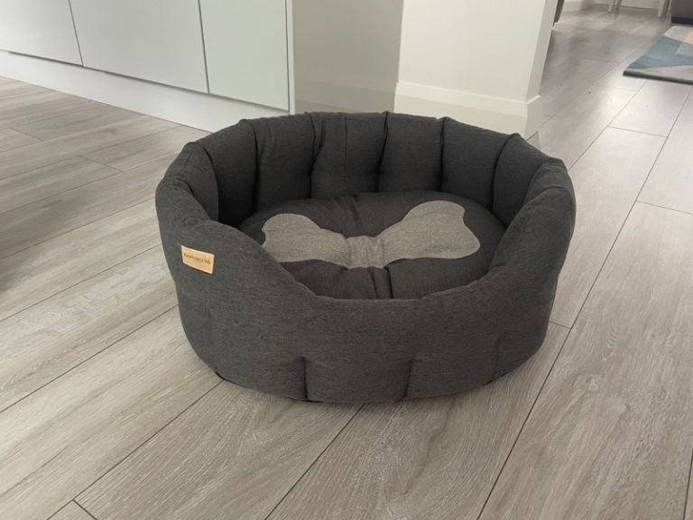 EARTHBOUND Round Traditional Tweed Bed Steel Grey RRP £79.99