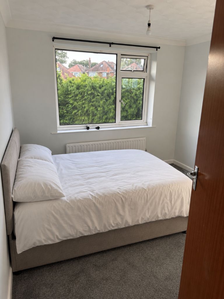 Modern Double Room – Bournemouth | Bills Included