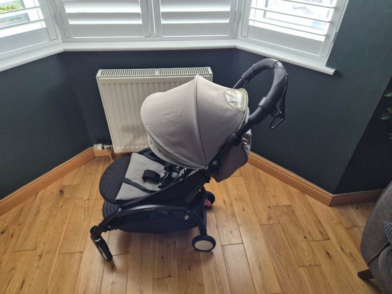 Babyzen YOYO² – Grey | Newborn Pack | Footmuff | Raincovers | Legrest | Umbrella