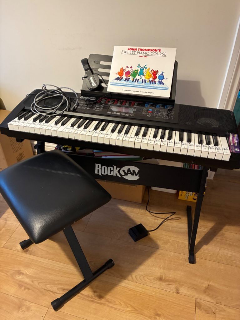 Keyboard hardly used unfortunately, bought for my daughter but she didn’t find the passion 