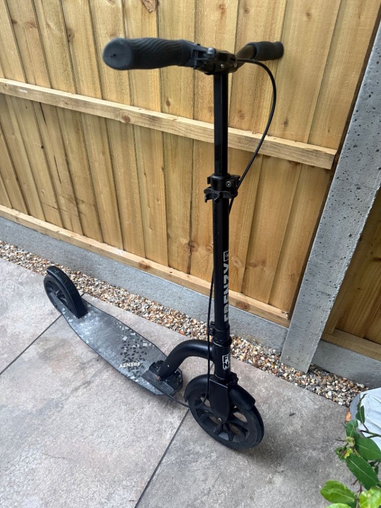 Frenzy 230 Pneumatic Recreational Adults Folding Scooter