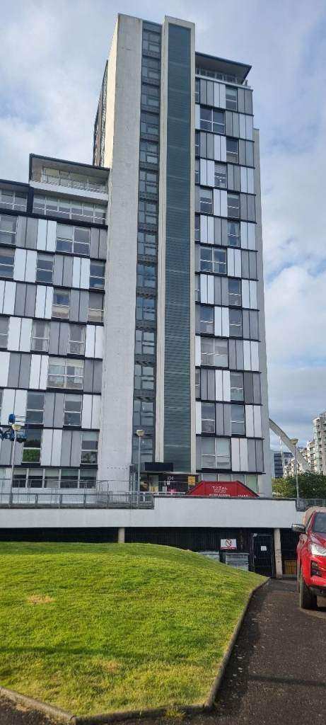 1 Bed Flat with Balcony & Secure Parking – Finnieston / Glasgow G51