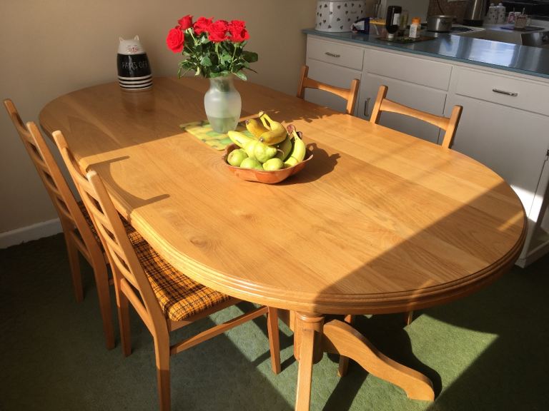 Solid Oak 6/8 seater dining/kitchen table immaculate FREE DELIVERY 