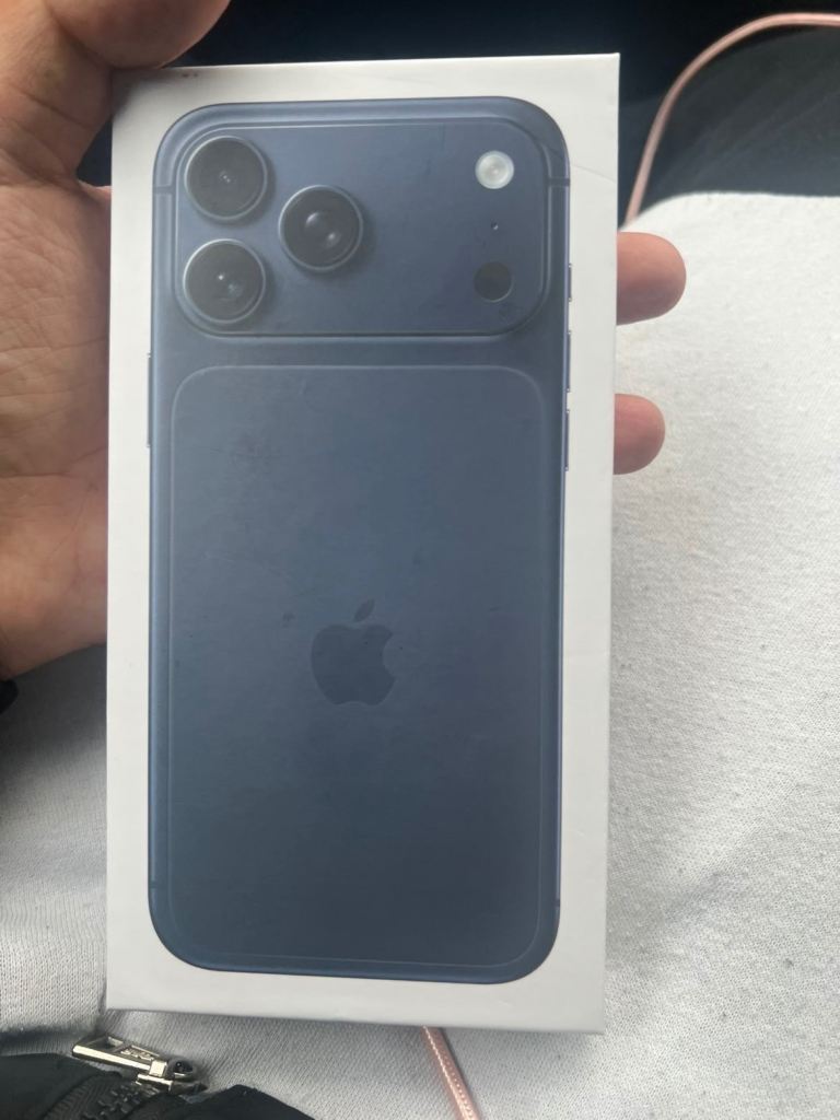 Apple iPhone 17 Pro Max - Deep blue