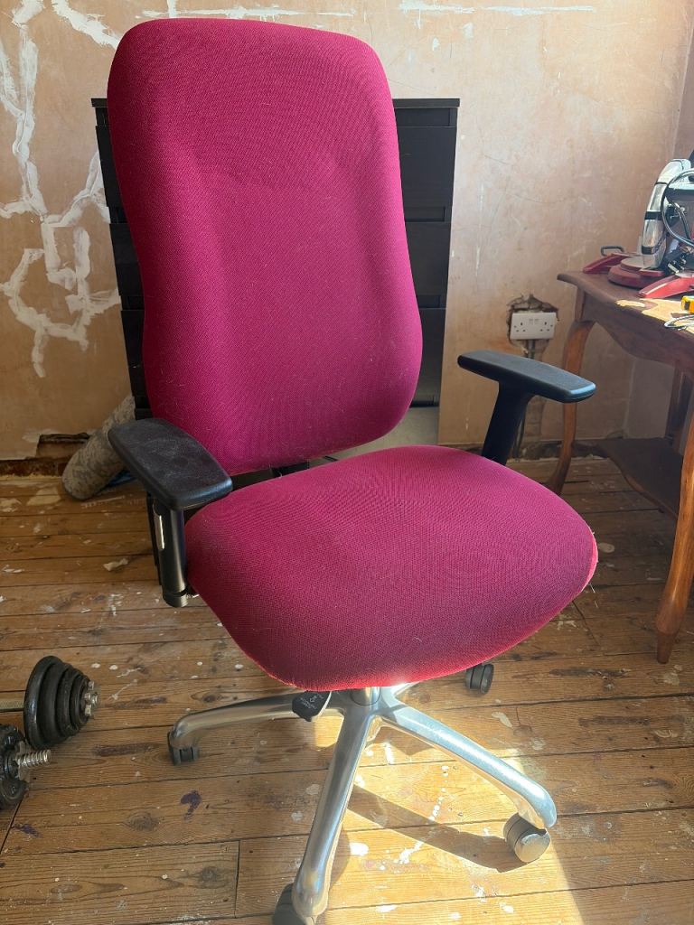 Red Office Chair with Armrests – Good Condition