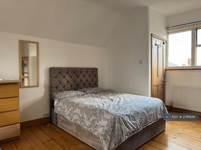 1 bedroom in Gladstone Avenue, London, N22 (#2781626)