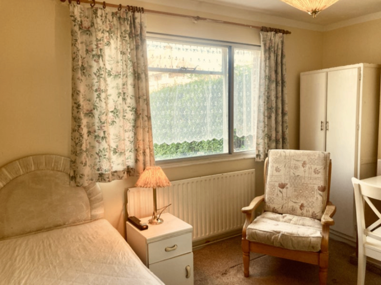 Feltham:  Recently decorated room in houseshare