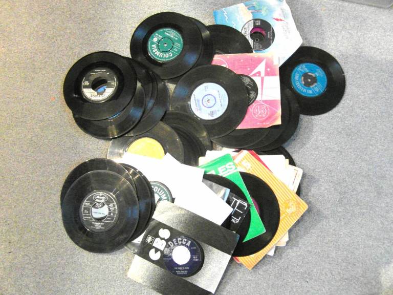 45's vinyl from mainly the 60s : OVER 230!!
