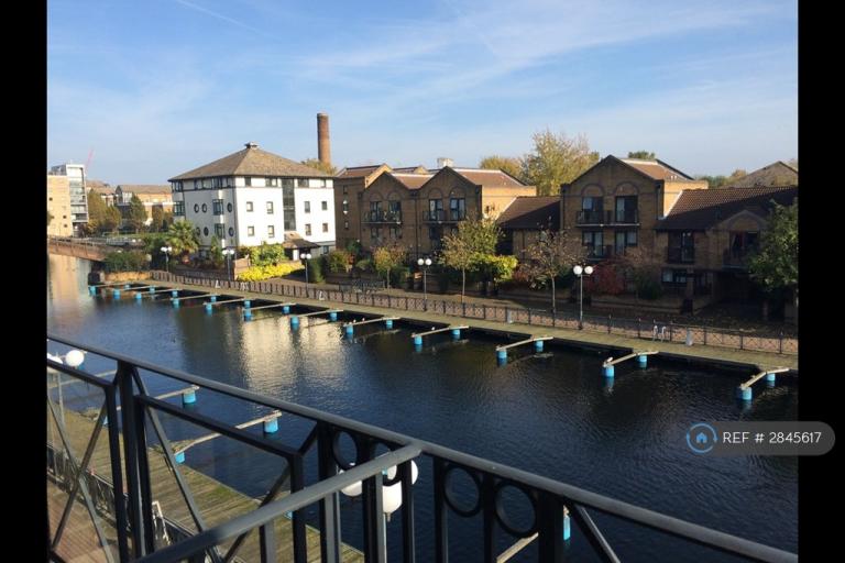 1 bedroom flat in Whiteadder Way, London, E14 (1 bed) (#2845617)