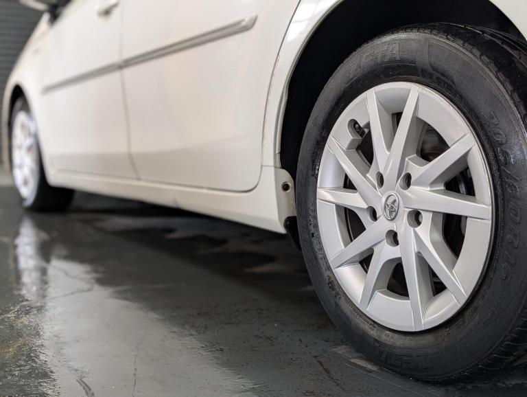 2012 Toyota Prius+ 1.8 VVT-h T4 MPV 5dr Petrol Hybrid CVT Euro 5 (s/s) (136 ps) MPV Petrol/Electr...