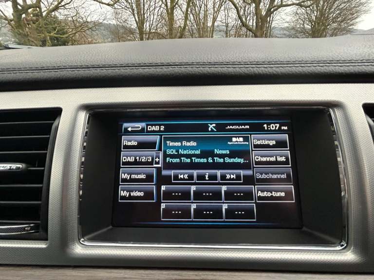 JAGUAR XF 3.0 d V6 240*LUXURY*ONLY73K-Xenons-Nav-BT&amp;Dab-LTHR**Stunning Example