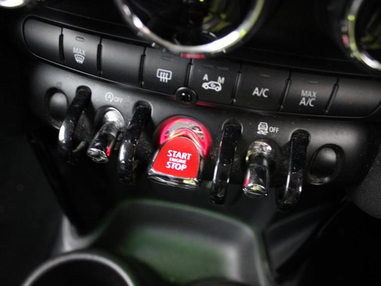 2016 MINI Hatch 2.0 Cooper S D 5dr Auto [Media Pack XL] Hatchback DIESEL Automatic