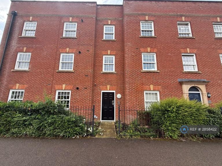 2 bedroom flat in Great Denham, Bedford, MK40 (2 bed) (#2858422)