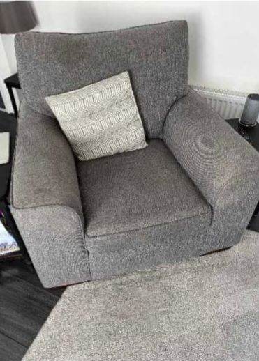 2 matching armchairs