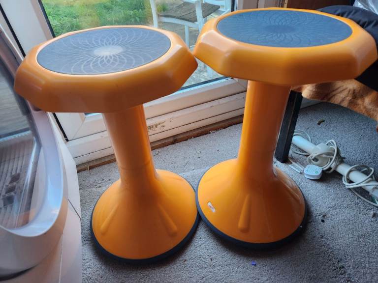 Wooble stool