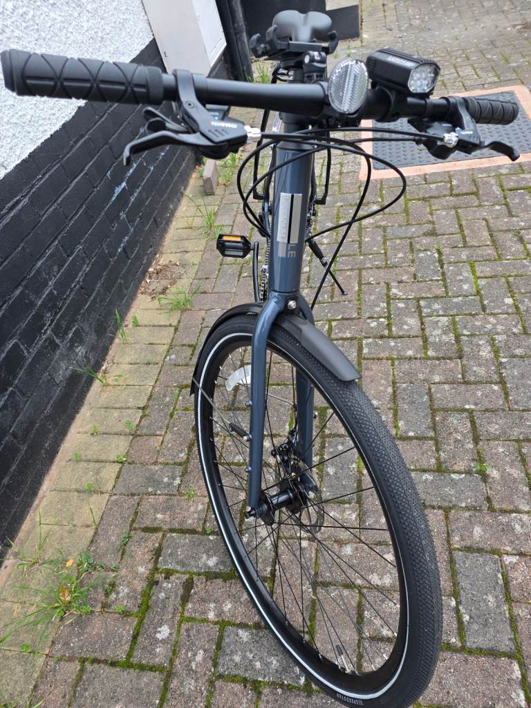 Brand new, unused, men's pinnacle lithium bike in blue