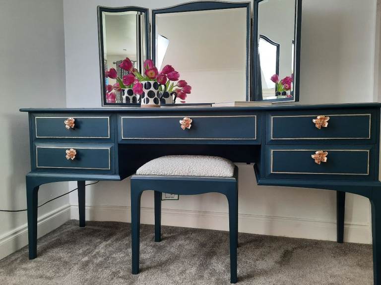 Beautifully Hand Painted Stag Minstrel Dressing Table, Mirror and Stool