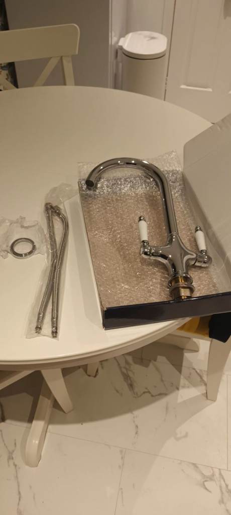 Traditional style kitchen tap