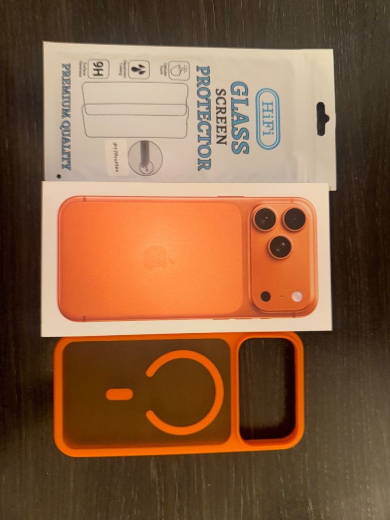 New iPhone 17 Pro Max with Case and Oleophobic Screen Protector (READ DESCRIPTION)