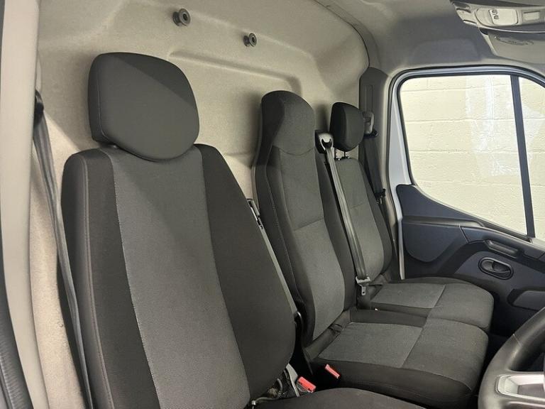 2023 Renault Master LM35dCi 135 Business+ Medium Roof Van PANEL VAN DIESEL Manual